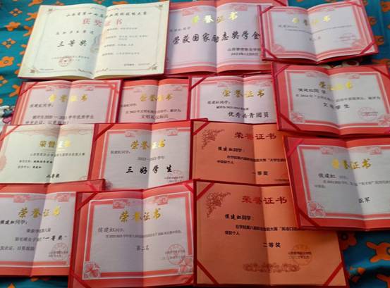 04侯建虹 (1).jpg